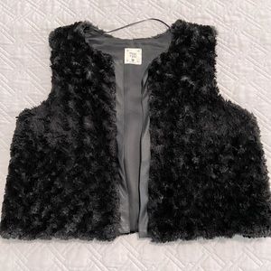 black vest with faux fur trim, in very good condition size XL